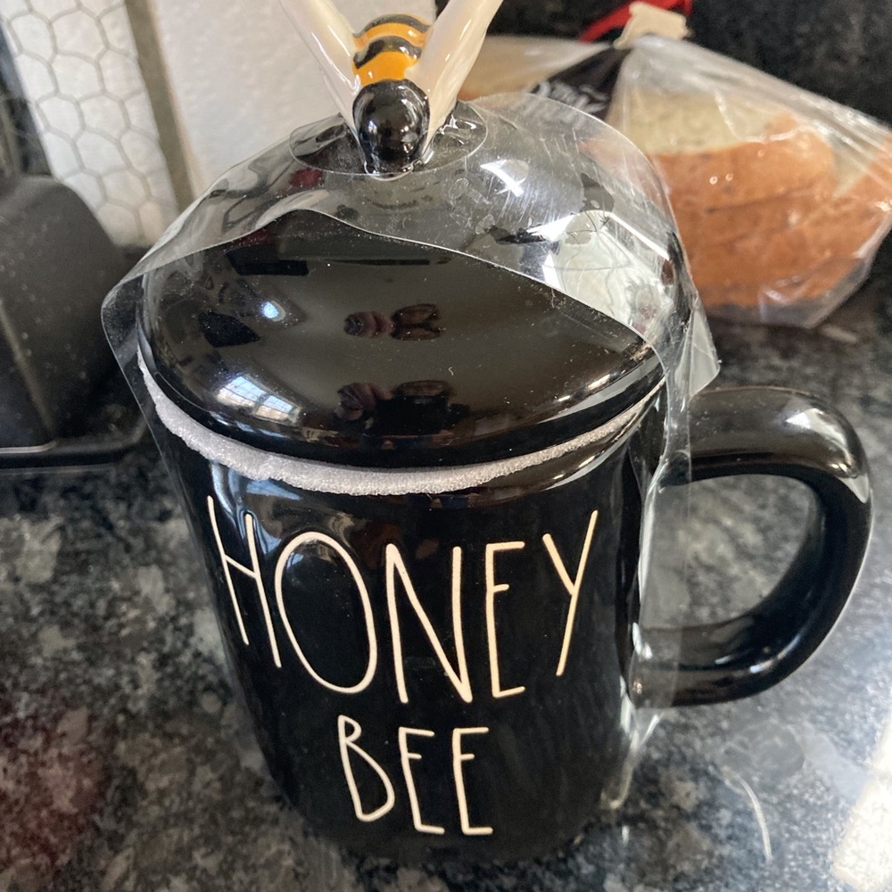 Rae Dunn Honey Bee 🐝 Black Mug with Lid